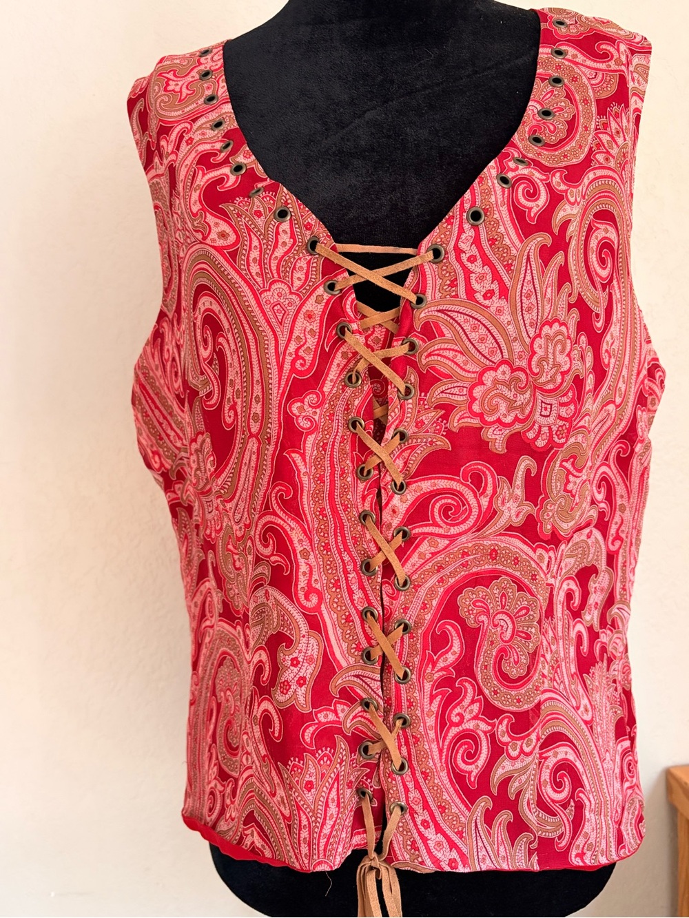 Spenser Jeremy Red Paisley Lace-Up Sleeveless Tank